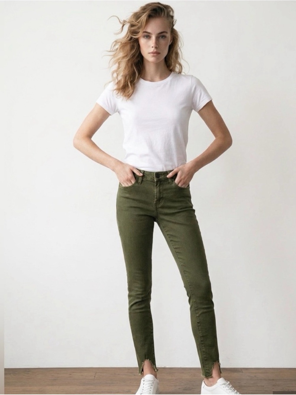 Articles of Society Women’s Green Slim Raw Hem Jeans - size 29